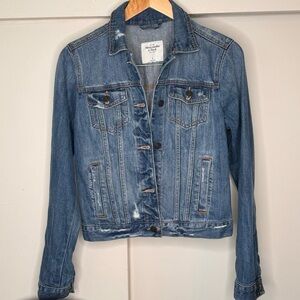 Abercrombie & fitch denim jean jacket slight factory distressing & fading SZ S